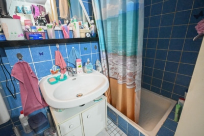 DIETZ: 2-Zimmer-Obergeschosswohnung in Rodgau Nieder-Roden – wenige Minuten vom Bahnhof entfernt! - Duschbad (697691)