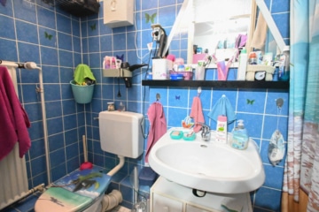 DIETZ: 2-Zimmer-Obergeschosswohnung in Rodgau Nieder-Roden – wenige Minuten vom Bahnhof entfernt! - Duschbad (668607)