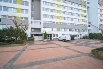 DIETZ: 2-Zimmer-Obergeschosswohnung in Rodgau Nieder-Roden – wenige Minuten vom Bahnhof entfernt! - Eingang Wohnhaus (668600)