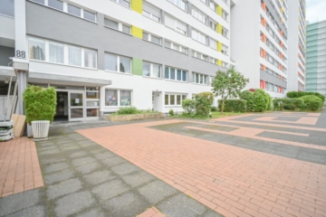 DIETZ: 2-Zimmer-Obergeschosswohnung in Rodgau Nieder-Roden – wenige Minuten vom Bahnhof entfernt! - Eingang Wohnhaus (685907)
