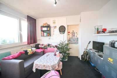 DIETZ: 2-Zimmer-Obergeschosswohnung in Rodgau Nieder-Roden – wenige Minuten vom Bahnhof entfernt! - Wohnzimmer (697685)