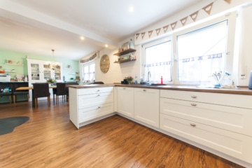 DIETZ: Bezahlbares modernisiertes EFH mit Garage – PV – Klima – Wärmepumpe in Kleestadt! - Küche (642970)