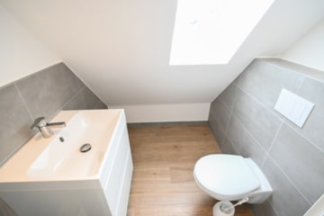 DIETZ: Bezahlbares modernisiertes EFH mit Garage – PV – Klima – Wärmepumpe in Kleestadt! - WC im Obergeschoss (659641)