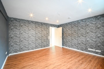 DIETZ: Bezahlbares modernisiertes EFH mit Garage – PV – Klima – Wärmepumpe in Kleestadt! - Wohnzimmer mit Terrassenzugang (659625)