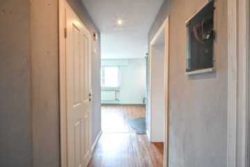 DIETZ: Bezahlbares modernisiertes EFH mit Garage – PV – Klima – Wärmepumpe in Kleestadt! - Flur 1.OG (659644)