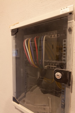 DIETZ: Bezahlbares modernisiertes EFH mit Garage – PV – Klima – Wärmepumpe in Kleestadt! - Netzwerkverteiler (642993)