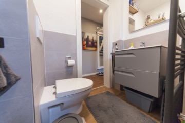 DIETZ: Bezahlbares modernisiertes EFH mit Garage – PV – Klima – Wärmepumpe in Kleestadt! - Tageslichtbad EG (642976)