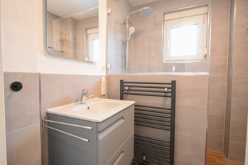 DIETZ: Bezahlbares modernisiertes EFH mit Garage – PV – Klima – Wärmepumpe in Kleestadt! - Tageslichtbadezimmer EG (659634)