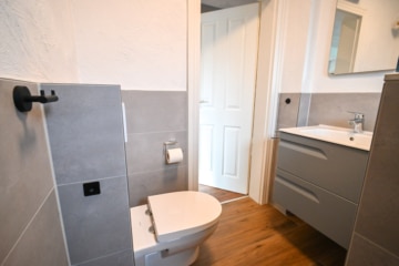 DIETZ: Bezahlbares modernisiertes EFH mit Garage – PV – Klima – Wärmepumpe in Kleestadt! - Tageslichtbadezimmer EG (659636)