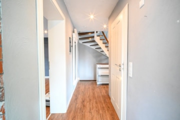 DIETZ: Bezahlbares modernisiertes EFH mit Garage – PV – Klima – Wärmepumpe in Kleestadt! - Flur 1.OG (659646)