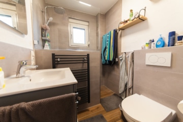 DIETZ: Bezahlbares modernisiertes EFH mit Garage – PV – Klima – Wärmepumpe in Kleestadt! - Tageslichtbad EG (642975)