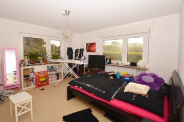 DIETZ: Bungalowimmobilie mit viel Wiesenfläche in einer herrlichen Feldrandlage von Otzberg! - Schlafzimmer 2 von 4 (660706)