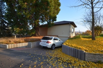 DIETZ: Bungalowimmobilie mit viel Wiesenfläche in einer herrlichen Feldrandlage von Otzberg! - Tiefgaragenzufahrt (660698)