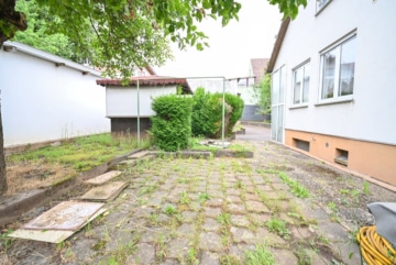 Gut geschnittenes 2-Familienhaus mit Garage, Carport, Garten und Keller! - Außenbereich (638375)