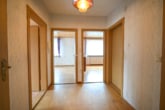 Gut geschnittenes 2-Familienhaus mit Garage, Carport, Garten und Keller! - Flur EG