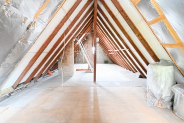 Gut geschnittenes 2-Familienhaus mit Garage, Carport, Garten und Keller! - Dachboden (638344)