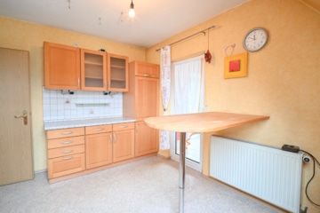 Gut geschnittenes 2-Familienhaus mit Garage, Carport, Garten und Keller! - Küche OG (638332)