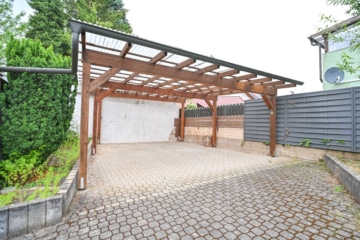 Gut geschnittenes 2-Familienhaus mit Garage, Carport, Garten und Keller! - Car-Port (638365)