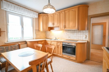 Gut geschnittenes 2-Familienhaus mit Garage, Carport, Garten und Keller! - Küche EG (638315)