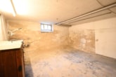 Gut geschnittenes 2-Familienhaus mit Garage, Carport, Garten und Keller! - Lagerraum 1 KG