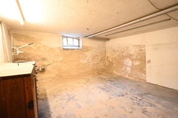 Gut geschnittenes 2-Familienhaus mit Garage, Carport, Garten und Keller! - Lagerraum 1 KG (638346)