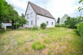 Gut geschnittenes 2-Familienhaus mit Garage, Carport, Garten und Keller! - Garten