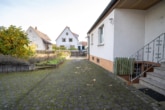 Außenbereich - Gut geschnittenes 2-Familienhaus mit Garage, Carport, Garten und Keller!