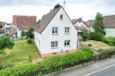 Gut geschnittenes 2-Familienhaus mit Garage, Carport, Garten und Keller! - Außenansicht