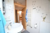 Gut geschnittenes 2-Familienhaus mit Garage, Carport, Garten und Keller! - Tageslichtbadezimmer OG