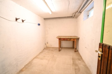 Gut geschnittenes 2-Familienhaus mit Garage, Carport, Garten und Keller! - Lagerraum 4 KG (638352)