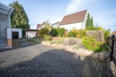 Außenbereich - Gut geschnittenes 2-Familienhaus mit Garage, Carport, Garten und Keller!