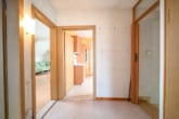 Gut geschnittenes 2-Familienhaus mit Garage, Carport, Garten und Keller! - Flur OG