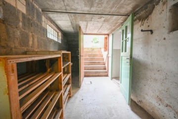 Gut geschnittenes 2-Familienhaus mit Garage, Carport, Garten und Keller! - Lagerraum KG (638358)