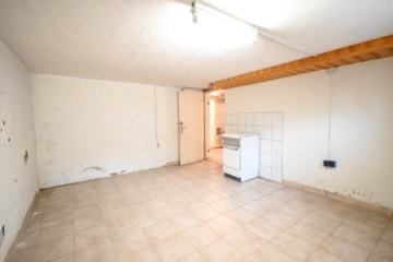 Gut geschnittenes 2-Familienhaus mit Garage, Carport, Garten und Keller! - Lagerraum 3 KG (638351)