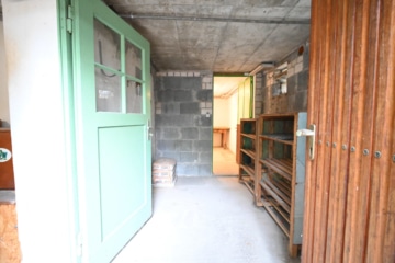 Gut geschnittenes 2-Familienhaus mit Garage, Carport, Garten und Keller! - Lagerraum KG (638359)