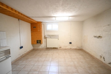 Gut geschnittenes 2-Familienhaus mit Garage, Carport, Garten und Keller! - Lagerraum 3 KG (638350)