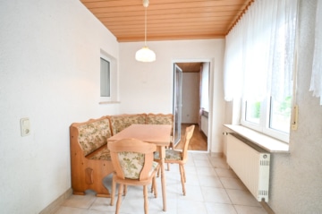 Gut geschnittenes 2-Familienhaus mit Garage, Carport, Garten und Keller! - Esszimmer EG (638316)