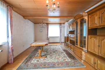 Gut geschnittenes 2-Familienhaus mit Garage, Carport, Garten und Keller! - Wohnbereich EG (638312)