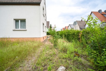 Gut geschnittenes 2-Familienhaus mit Garage, Carport, Garten und Keller! - Außenbereich (638373)