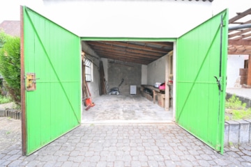 Gut geschnittenes 2-Familienhaus mit Garage, Carport, Garten und Keller! - Garage (638366)