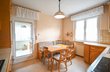 Gut geschnittenes 2-Familienhaus mit Garage, Carport, Garten und Keller! - Küche EG (638314)