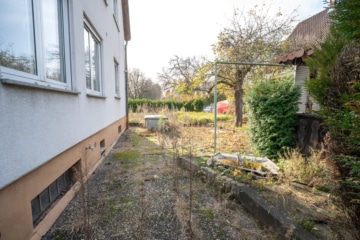 Gut geschnittenes 2-Familienhaus mit Garage, Carport, Garten und Keller! - Außenbereich (647916)