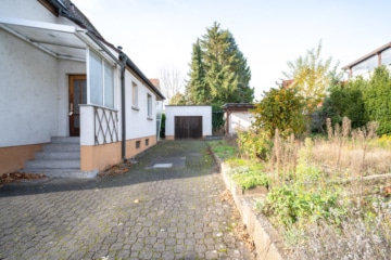 Gut geschnittenes 2-Familienhaus mit Garage, Carport, Garten und Keller! - Außenbereich (647914)