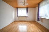 Gut geschnittenes 2-Familienhaus mit Garage, Carport, Garten und Keller! - Schlafzimmer 1 EG