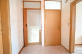 Gut geschnittenes 2-Familienhaus mit Garage, Carport, Garten und Keller! - Flur OG