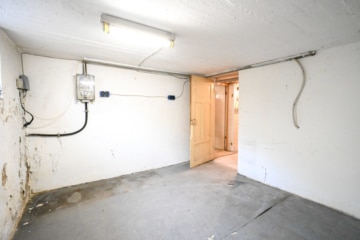 Gut geschnittenes 2-Familienhaus mit Garage, Carport, Garten und Keller! - Lagerraum 2 KG (638349)