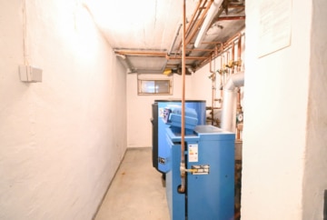 Gut geschnittenes 2-Familienhaus mit Garage, Carport, Garten und Keller! - Heizraum KG (638356)