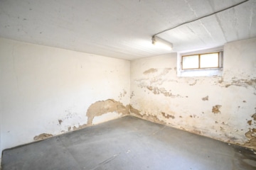 Gut geschnittenes 2-Familienhaus mit Garage, Carport, Garten und Keller! - Lagerraum 2 KG (638348)