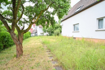 Gut geschnittenes 2-Familienhaus mit Garage, Carport, Garten und Keller! - Außenbereich (638374)