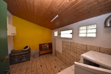 DIETZ: Reitgelände mit Stallungen für 13 Pferdeboxen auf 1,5 ha zu vermieten! Nur 20 Min von FFM! - Reiterstübchen (666339)